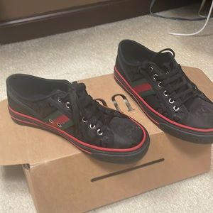 Amazing condition Gucci sneakers! Worn only a few times  !!!